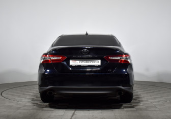 Подержанный автомобиль Toyota Camry Sedan 2018 года (6 фото)