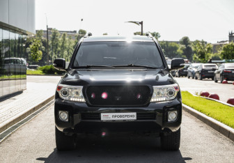 Подержанный автомобиль Toyota Land Cruiser Suv 2013 года (4 фото)