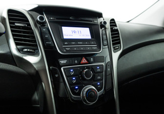 Подержанный автомобиль Hyundai i30 Hatchback 2013 года (15 фото)