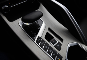 Подержанный автомобиль Geely Coolray 2023 года (19 фото)