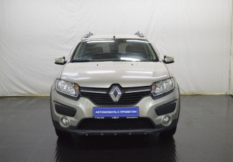 Подержанный автомобиль Renault Sandero 2015 года (2 фото)