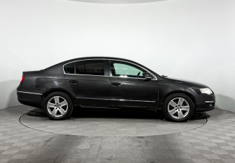 Подержанный автомобиль Volkswagen Passat Sedan 2006 года (4 фото)