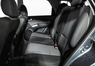 Подержанный автомобиль Kia Sportage 2008 года (10 фото)