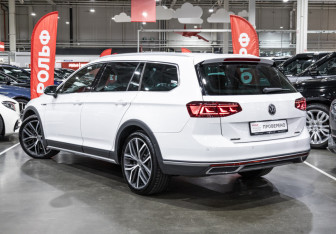 Подержанный автомобиль Volkswagen Passat Wagon 2019 года (16 фото)