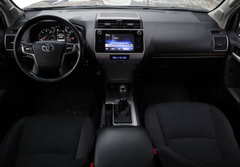 Подержанный автомобиль Toyota Land Cruiser Prado 2018 года (9 фото)