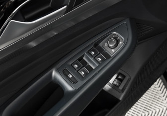 Подержанный автомобиль Volkswagen Passat Sedan 2023 года (10 фото)