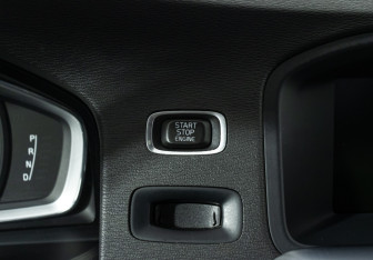 Подержанный автомобиль Volvo S60 2014 года (19 фото)