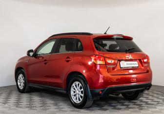 Подержанный автомобиль Mitsubishi ASX 2013 года (7 фото)