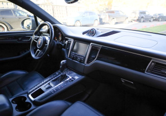 Подержанный автомобиль Porsche Macan 2014 года (12 фото)
