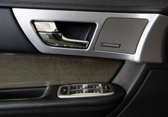 Подержанный автомобиль Jaguar XF Sedan 2014 года (20 фото)