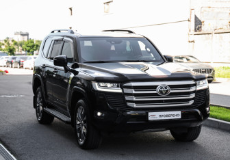 Подержанный автомобиль Toyota Land Cruiser Suv 2022 года (5 фото)