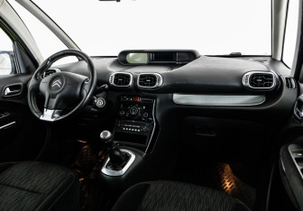 Подержанный автомобиль Citroen C3 Picasso 2009 года (9 фото)