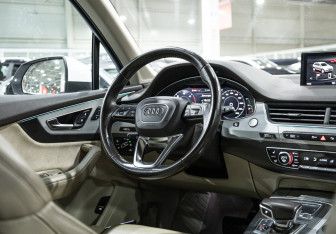 Подержанный автомобиль Audi Q7 2018 года (15 фото)
