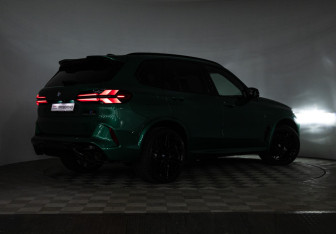 Подержанный автомобиль BMW X5 M 2024 года (35 фото)