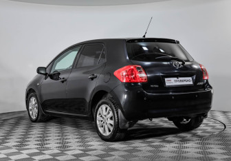 Подержанный автомобиль Toyota Auris Hatchback 2007 года (7 фото)