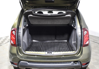 Подержанный автомобиль Renault Duster 2015 года (18 фото)