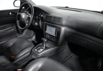Подержанный автомобиль Volkswagen Passat Sedan 2004 года (12 фото)
