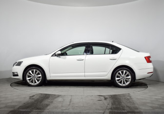 Подержанный автомобиль Skoda Octavia Liftback 2018 года (8 фото)