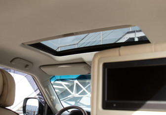 Подержанный автомобиль Infiniti QX80 2015 года (29 фото)