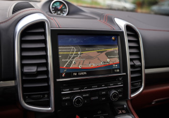 Подержанный автомобиль Porsche Cayenne 2014 года (16 фото)