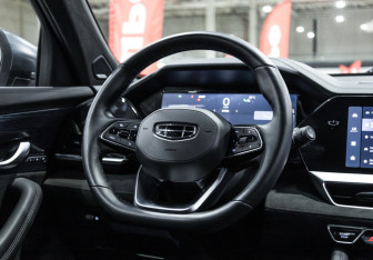 Подержанный автомобиль Geely Monjaro 2024 года (22 фото)