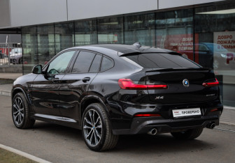 Подержанный автомобиль BMW X4 2020 года (9 фото)