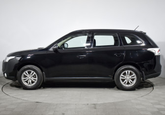Подержанный автомобиль Mitsubishi Outlander 2013 года (8 фото)