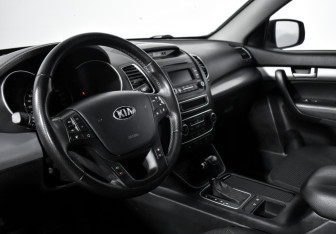 Подержанный автомобиль Kia Sorento 2014 года (9 фото)