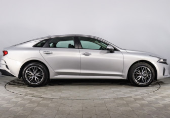 Подержанный автомобиль Kia K5 2021 года (4 фото)