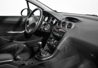Подержанный автомобиль Peugeot 408 2013 года (13 фото)
