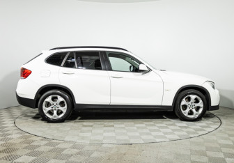 Подержанный автомобиль BMW X1 2011 года (4 фото)