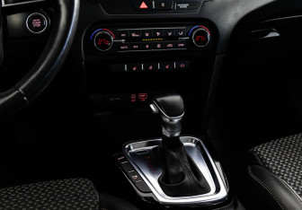 Подержанный автомобиль Kia Ceed Wagon 2019 года (15 фото)