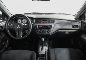 Подержанный автомобиль Mitsubishi Lancer Wagon 2007 года (10 фото)