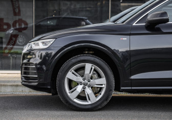 Подержанный автомобиль Audi Q5 2019 года (10 фото)