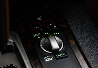 Подержанный автомобиль Toyota Land Cruiser Suv 2011 года (18 фото)