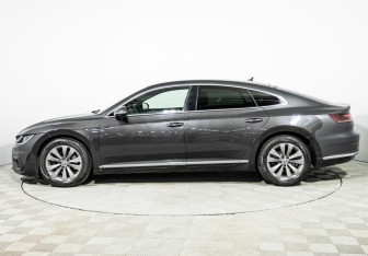 Подержанный автомобиль Volkswagen Arteon 2018 года (8 фото)