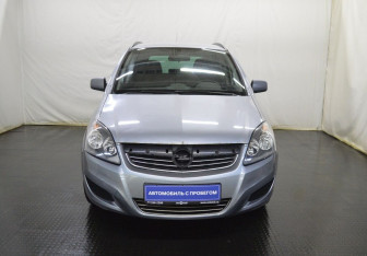 Подержанный автомобиль Opel Zafira Compactvan 2011 года (2 фото)