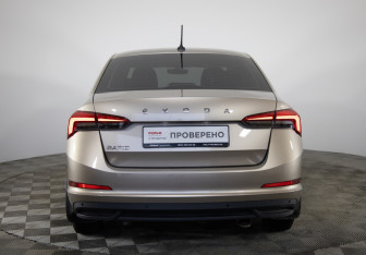 Подержанный автомобиль Skoda Rapid Liftback 2021 года (6 фото)