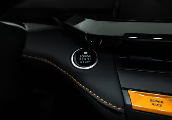 Подержанный автомобиль Changan UNI-V 2024 года (19 фото)