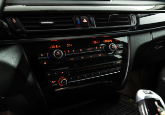 Подержанный автомобиль BMW X5 2015 года (17 фото)