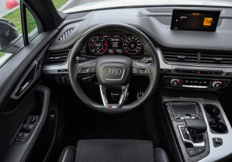 Подержанный автомобиль Audi Q7 2019 года (14 фото)