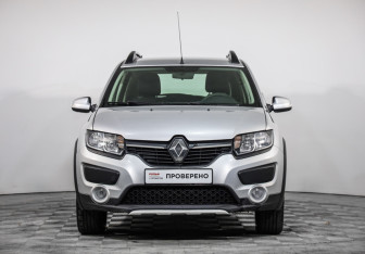 Подержанный автомобиль Renault Sandero 2015 года (2 фото)
