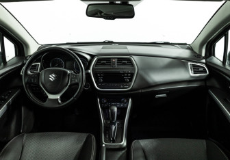 Подержанный автомобиль Suzuki SX4 Hatchback 2014 года (13 фото)