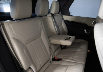 Подержанный автомобиль Land Rover Discovery 2018 года (13 фото)