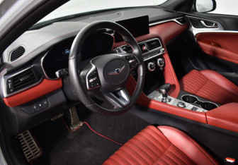 Подержанный автомобиль Genesis G70 2022 года (9 фото)