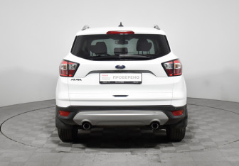 Подержанный автомобиль Ford Kuga 2018 года (6 фото)