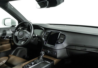 Подержанный автомобиль Volvo XC90 2020 года (9 фото)