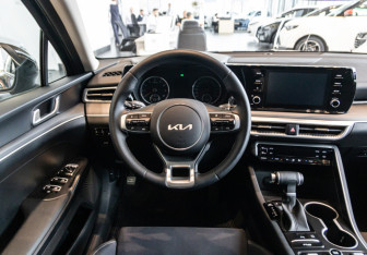 Новый Kia K5 2025 (8 фото)