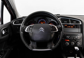 Подержанный автомобиль Citroen C4 Hatchback 2012 года (11 фото)