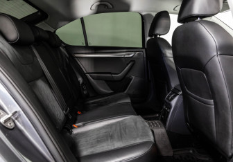 Подержанный автомобиль Skoda Octavia Liftback 2019 года (18 фото)